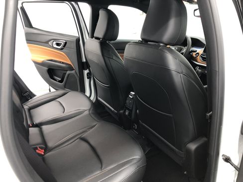 Used 2024 Jeep Compass Limited image 11