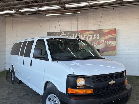 Used 2017 Chevrolet Express 3500 LS image 9