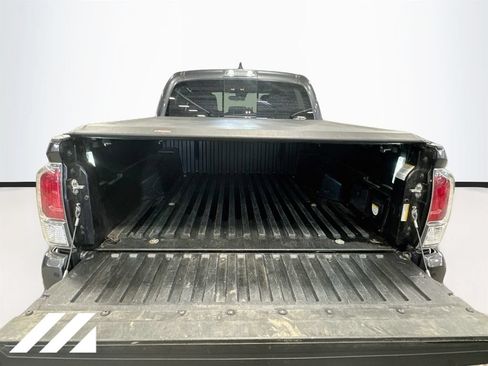 Used 2022 Toyota Tacoma TRD Off-Road w/ Technology Package AWD/4WD image 25