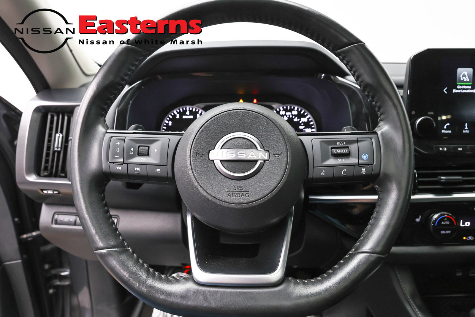 Used 2024 Nissan Pathfinder SL AWD/4WD image 10