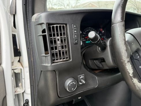Used 2023 GMC Savana 3500 LS image 11