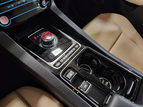 Used 2020 Jaguar F-PACE Premium AWD/4WD image 41