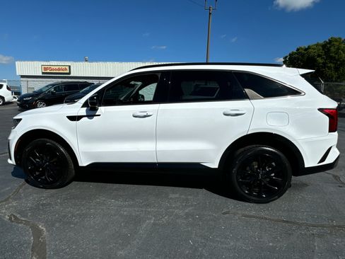 Used 2022 Kia Sorento SX image 3