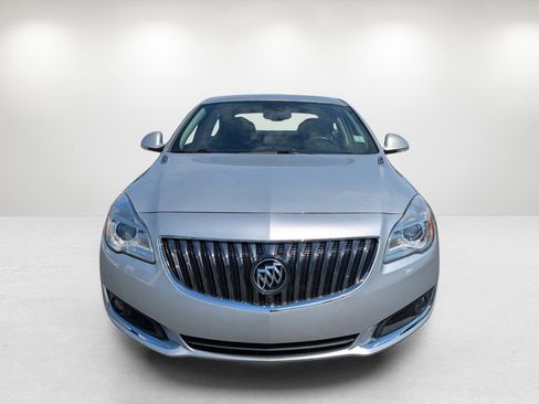Used 2017 Buick Regal Sport Touring image 2