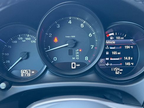 Used 2025 Porsche Macan image 32