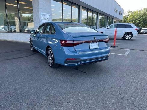 Used 2025 Volkswagen Jetta SE FWD image 7