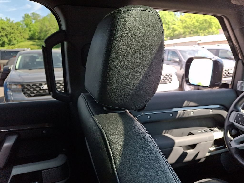 Used 2023 Land Rover Defender 130 X-Dynamic SE AWD/4WD image 13