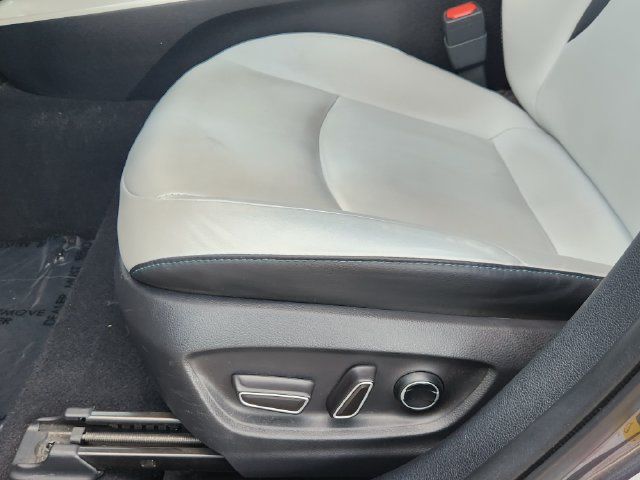 Used 2018 Toyota Prius Four w/ Advanced Technology Package FWD image 18