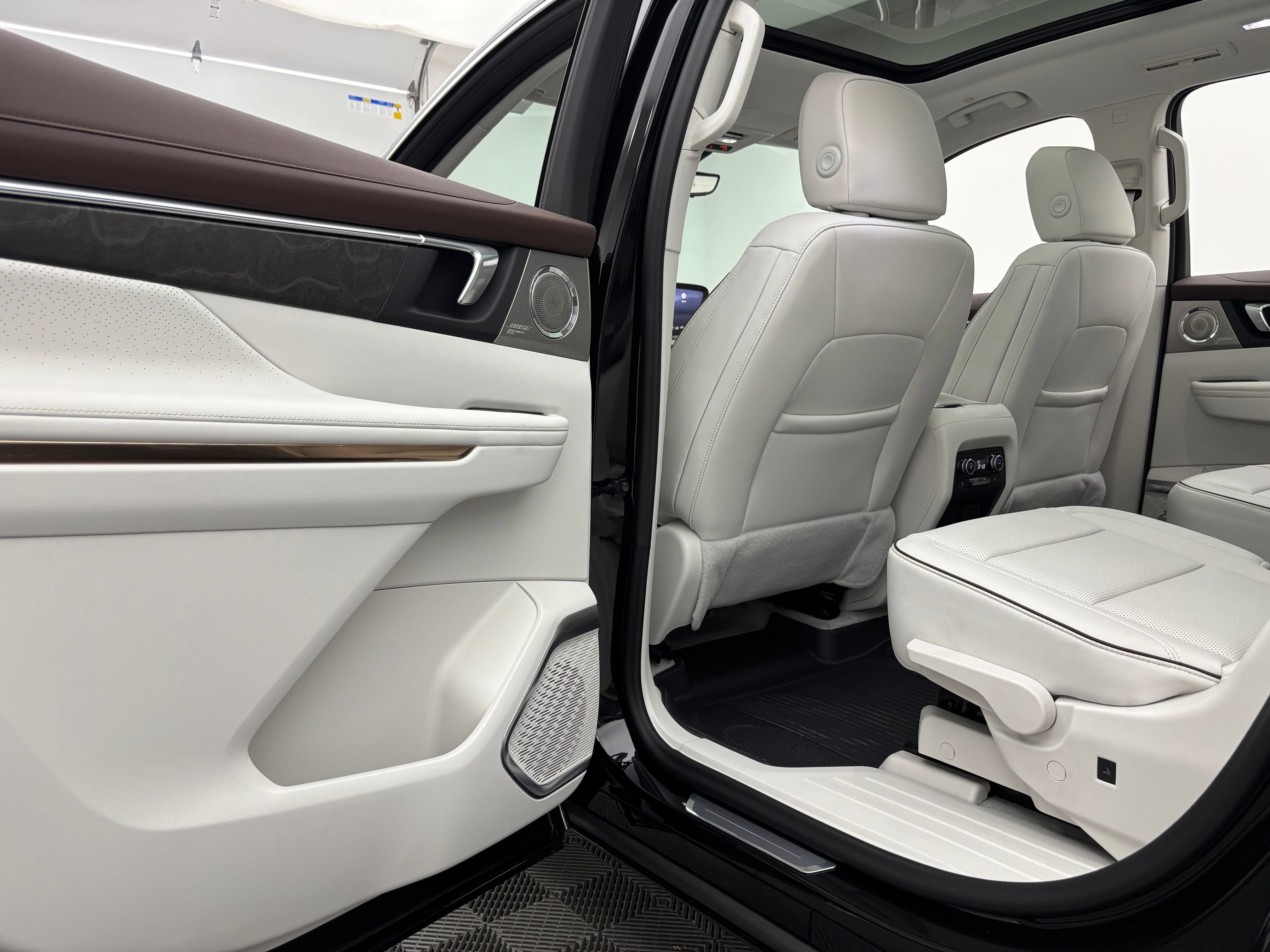 New 2026 Buick Enclave Avenir w/ Super Cruise Package AWD/4WD image 45