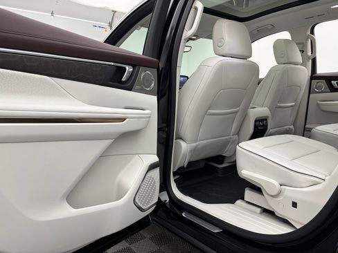 New 2026 Buick Enclave Avenir w/ Super Cruise Package AWD/4WD image 45