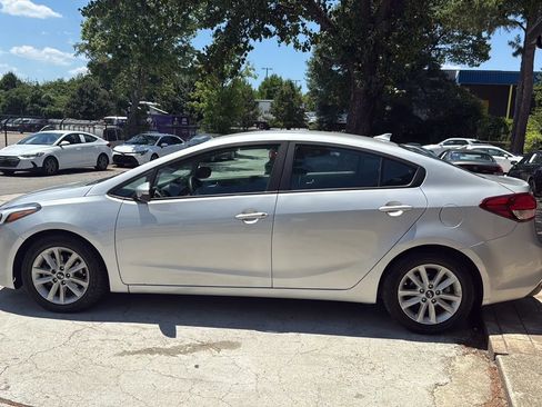 Used 2017 Kia Forte LX w/ LX Popular Package FWD image 8