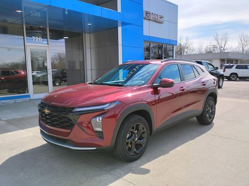 Used 2025 Chevrolet Trax LT w/ LT Convenience Package image 29