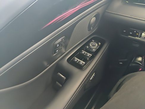 Certified 2024 Lincoln Nautilus Reserve w/ Equipment Group 202A image 28