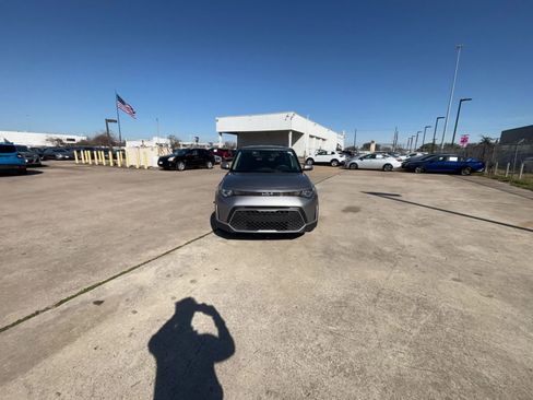 Used 2025 Kia Soul LX w/ LX Technology Package image 16