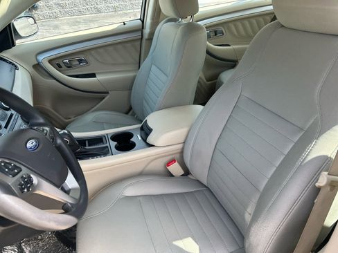 Used 2017 Ford Taurus SE FWD image 12
