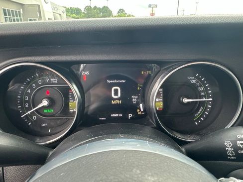 Used 2022 Jeep Wrangler Unlimited Sahara AWD/4WD image 16