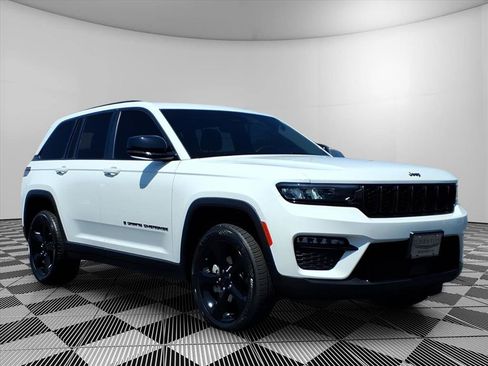 Certified 2023 Jeep Grand Cherokee Limited w/ Black Appearance Package AWD/4WD image 1