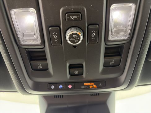 Used 2023 Cadillac Escalade Premium Luxury AWD/4WD image 2