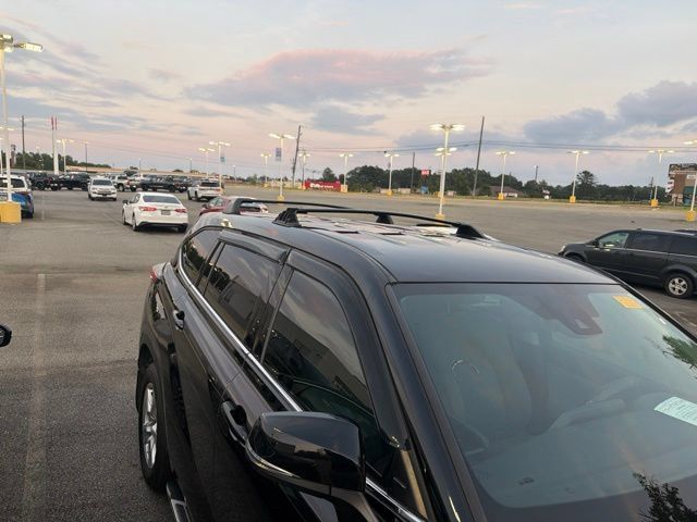 Used 2022 Toyota Highlander LE AWD/4WD image 22