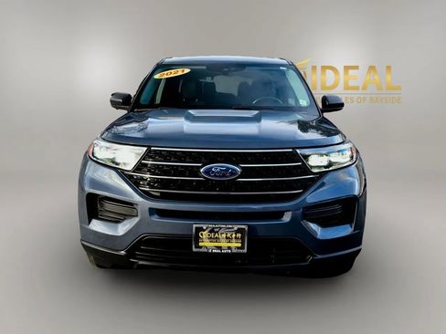 Used 2021 Ford Explorer XLT AWD/4WD image 2