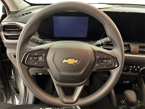 Used 2025 Chevrolet TrailBlazer LS w/ LS Convenience Package image 21