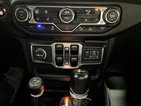 Used 2022 Jeep Wrangler Unlimited Sahara image 14