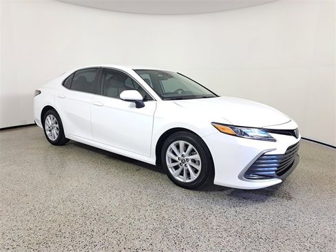 Used 2023 Toyota Camry LE image 4
