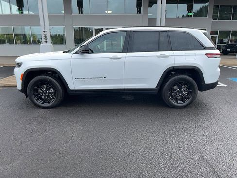 New 2026 Jeep Grand Cherokee Altitude AWD/4WD image 7