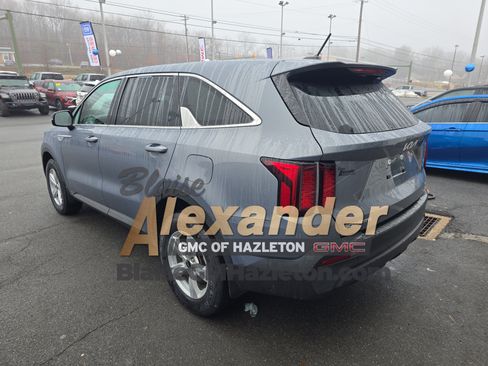 Used 2023 Kia Sorento LX image 6