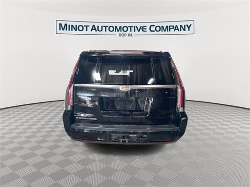 Used 2017 Cadillac Escalade ESV Premium Luxury image 7