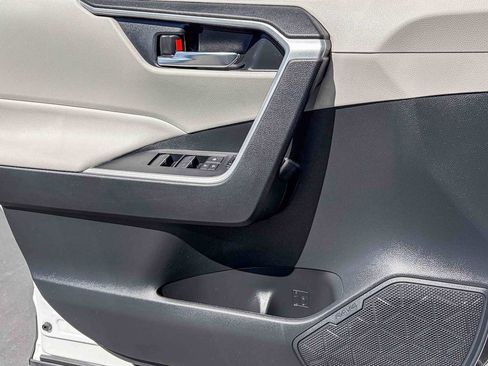 Used 2022 Toyota RAV4 XLE w/ Convenience Package image 20