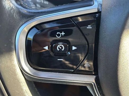 Used 2016 Volvo XC90 T6 Momentum w/ Momentum Plus Package image 38