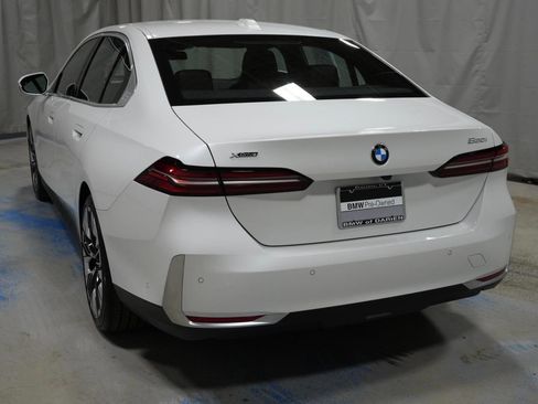 Used 2025 BMW 530i xDrive w/ Premium Package AWD/4WD image 19