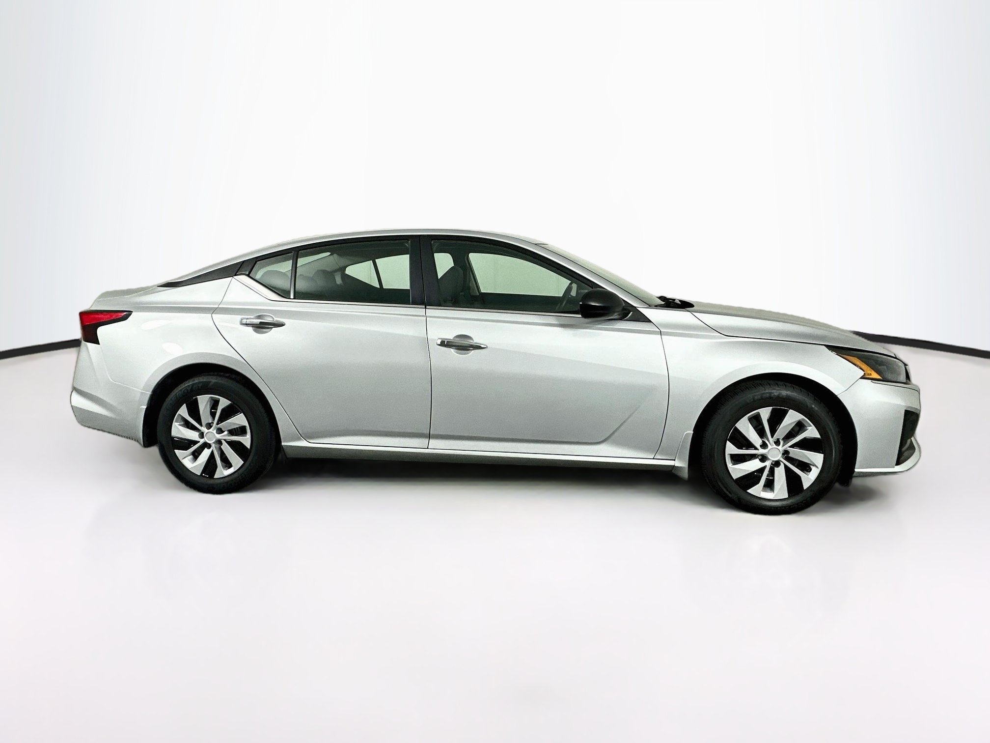 Used 2024 Nissan Altima 2.5 S FWD image 10