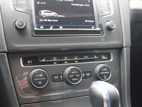 Used 2016 Volkswagen e-Golf SE image 18