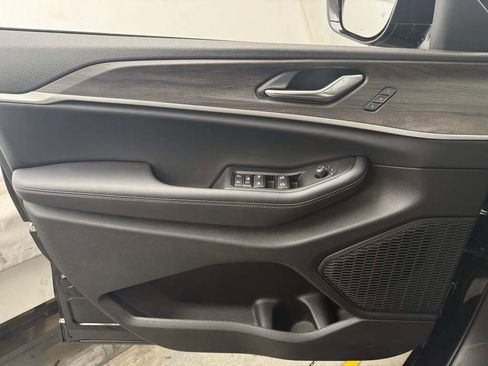 New 2025 Jeep Grand Cherokee L Limited image 19