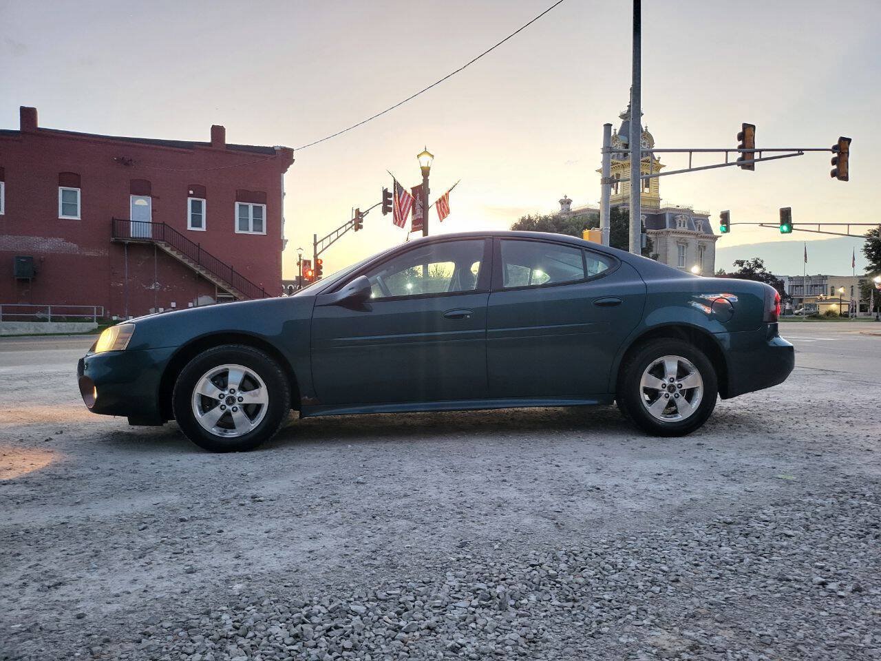 Used 2005 Pontiac Grand Prix w/ Drivers Plus Package FWD image 17