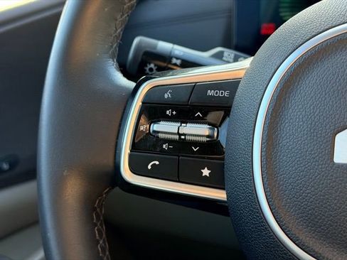 Used 2025 Kia Carnival EX image 11