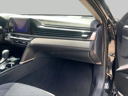 Used 2025 Toyota Camry LE w/ Convenience Package FWD image 18
