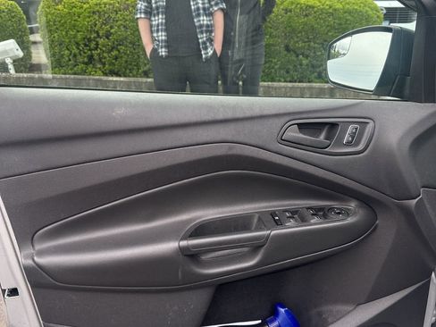 Used 2016 Ford Escape S image 2