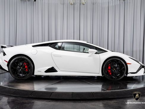 Used 2024 Lamborghini Huracan Tecnica image 23