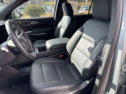 Used 2025 Chevrolet Traverse LT image 20
