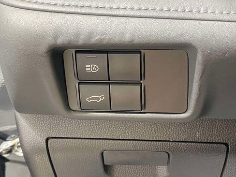 Used 2022 Toyota Highlander XLE AWD/4WD image 21