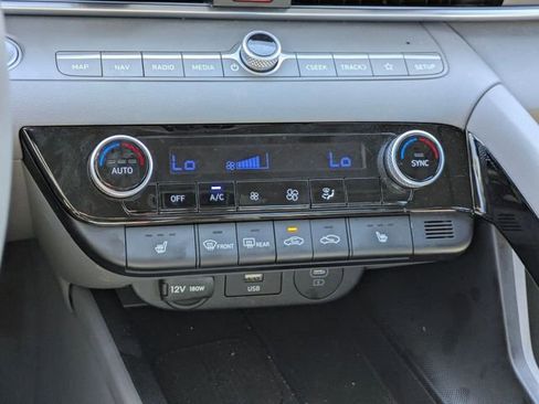 Used 2025 Hyundai Elantra SEL FWD image 23