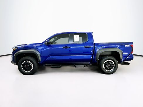 Used 2025 Toyota Tacoma TRD Off-Road w/ TRD Off Road Upgrade Package AWD/4WD image 4