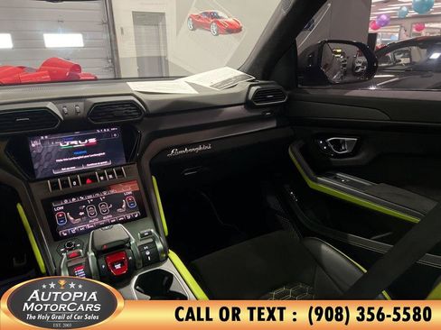 Used 2022 Lamborghini Urus AWD/4WD image 28