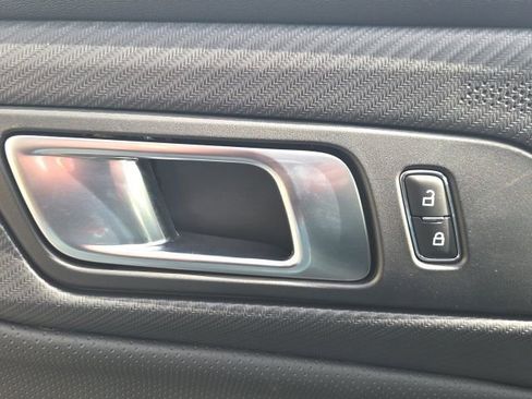 Used 2025 Ford Mustang Premium image 17