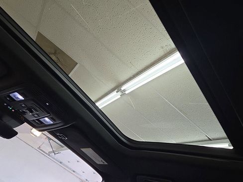 Used 2024 GMC Yukon Denali w/ Denali Reserve Package image 9