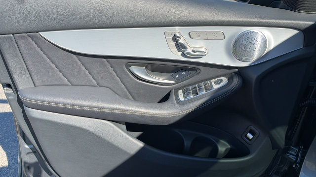 Used 2019 Mercedes-Benz GLC 300 4MATIC image 24