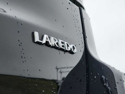 Certified 2021 Jeep Grand Cherokee Laredo X image 30